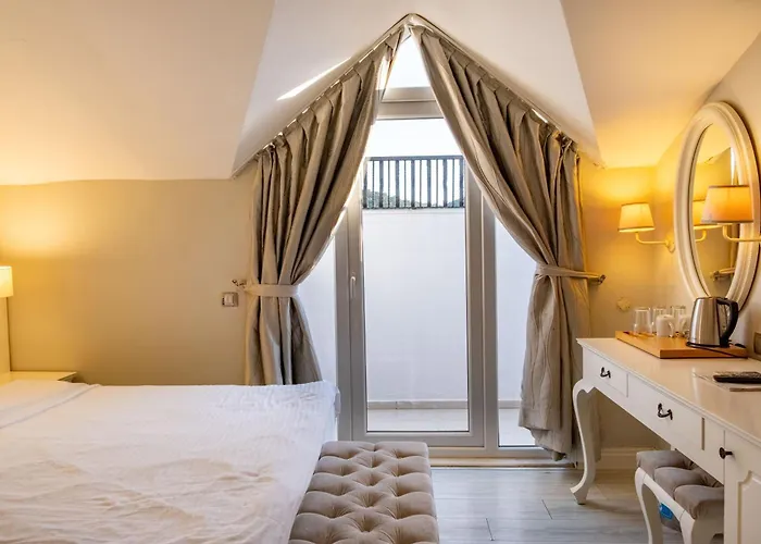 Pinehill Hotel&Suites