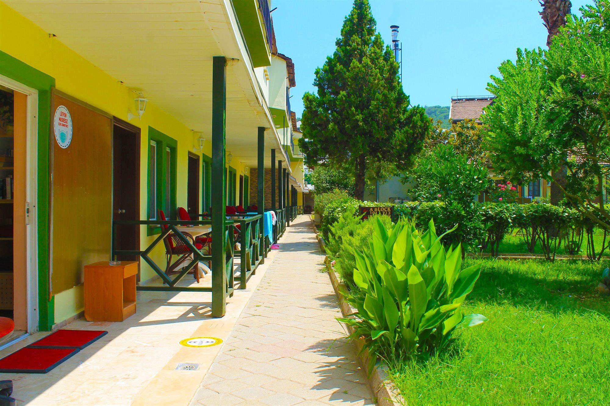 Carmina Hotel