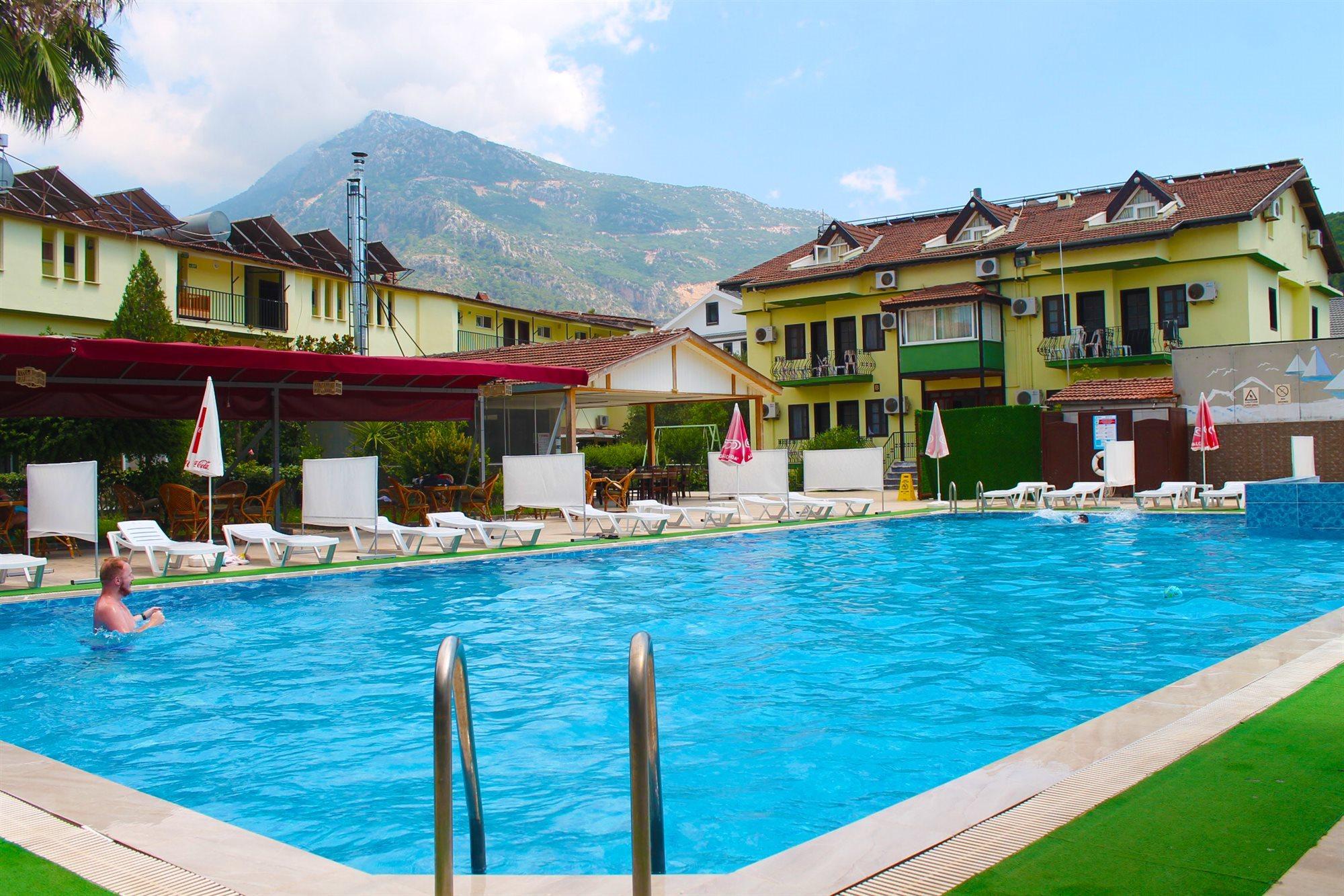 Carmina Hotel