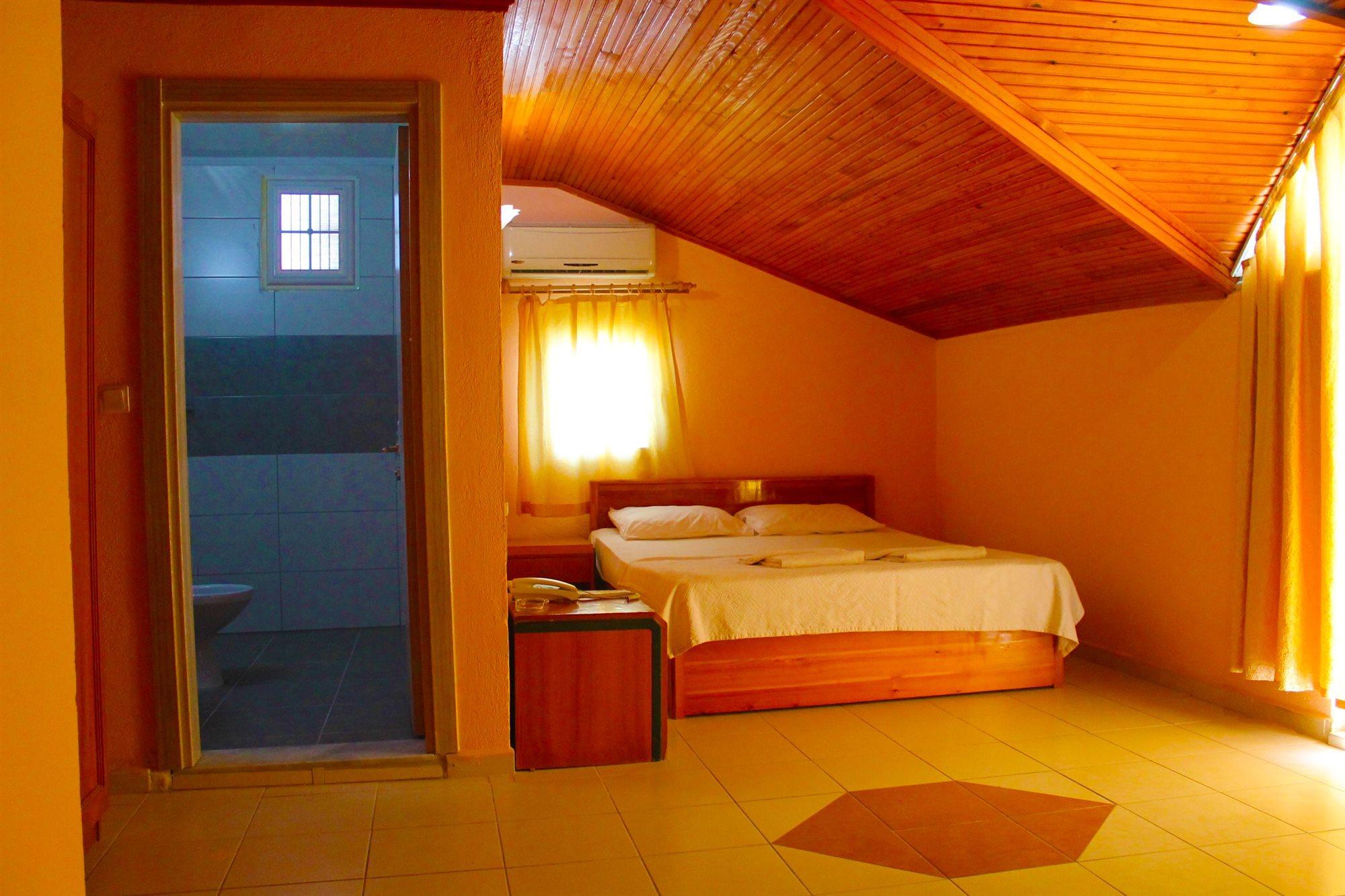Carmina Hotel