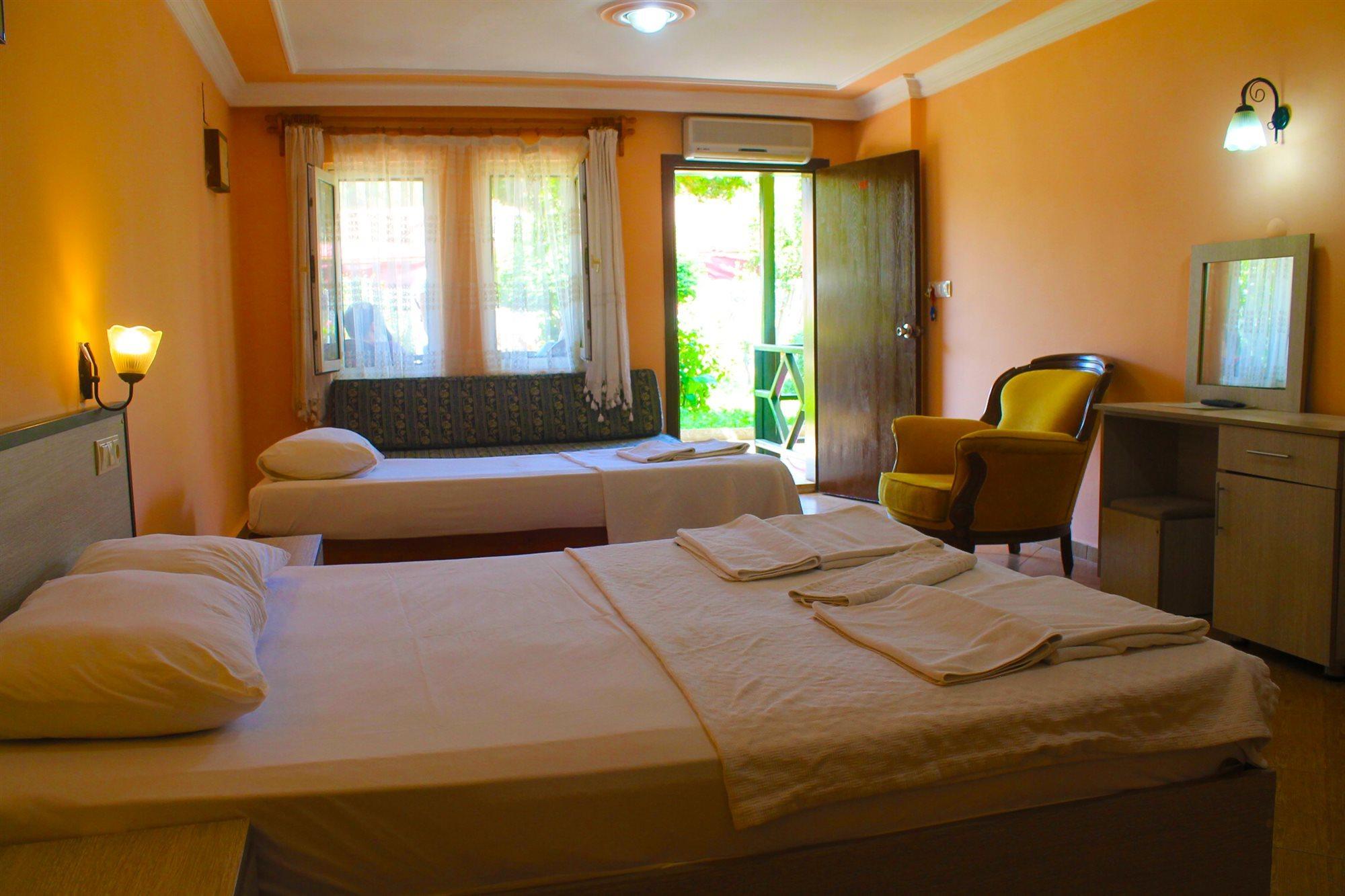 Carmina Hotel 3*