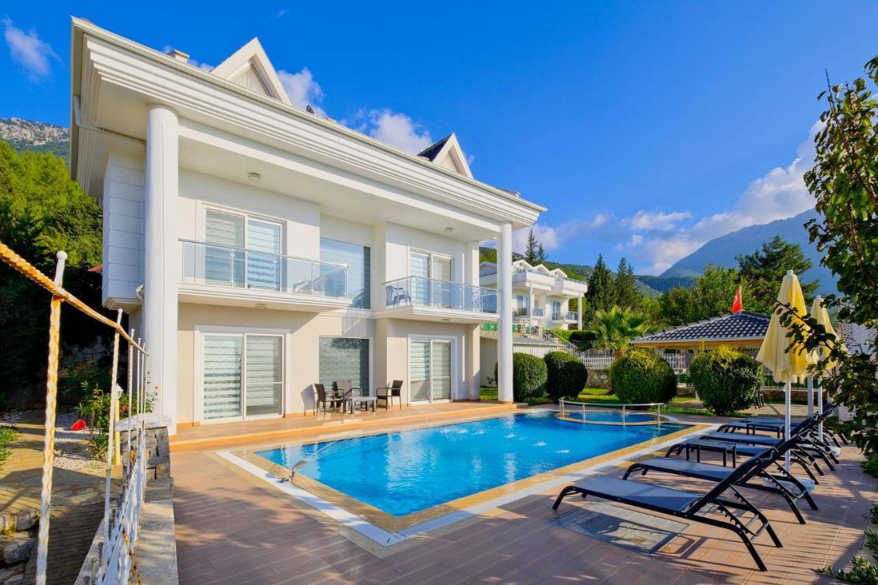 Solo - Adel Villa, 4 Bedroom Private At Villa *