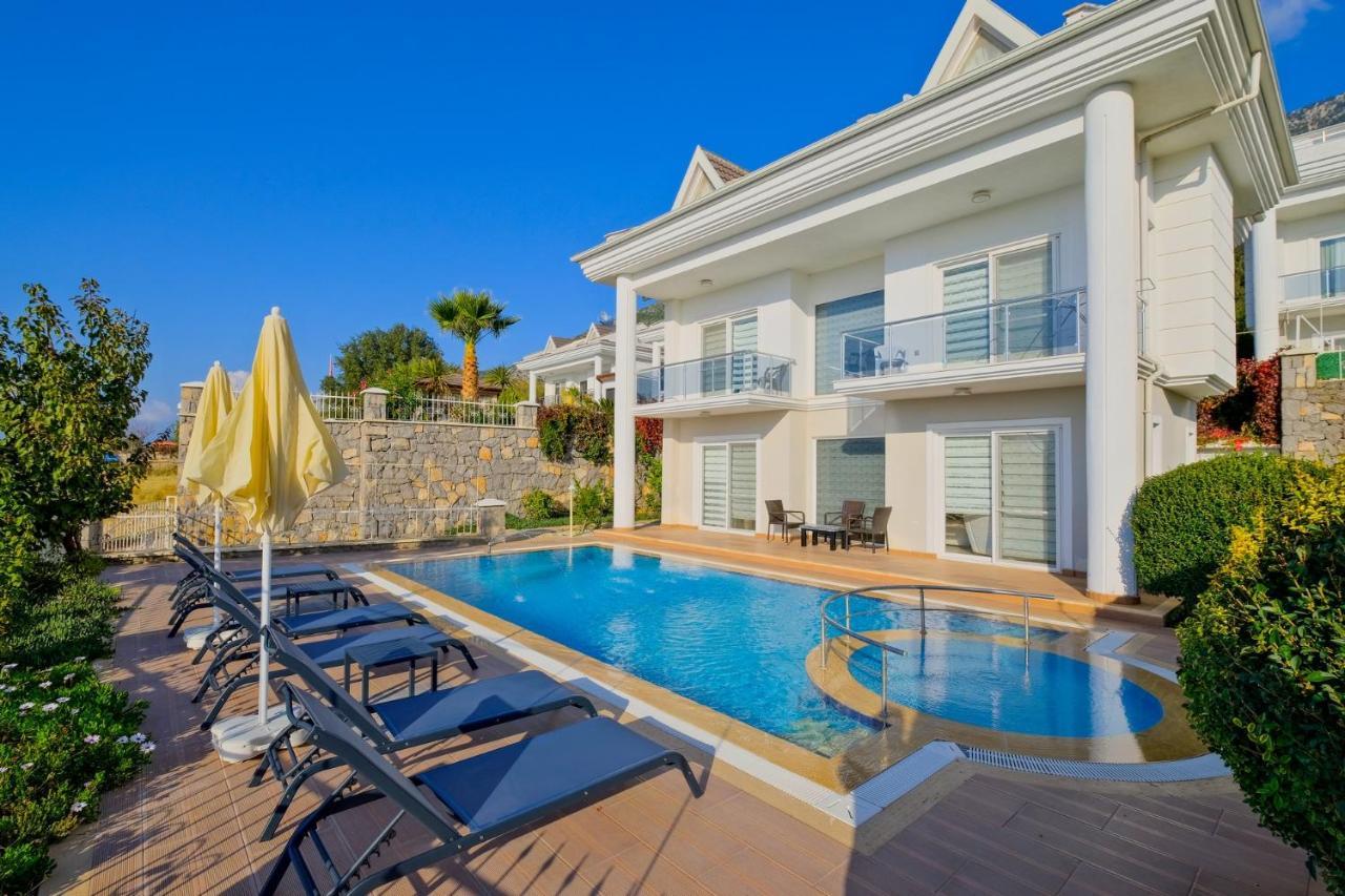 Solo - Adel Villa, 4 Bedroom Private At *