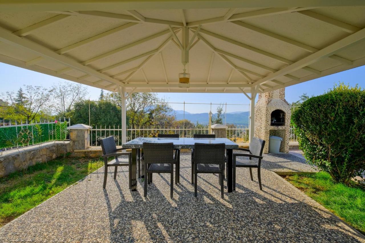 Solo - Adel Villa, 4 Bedroom Private At Villa *