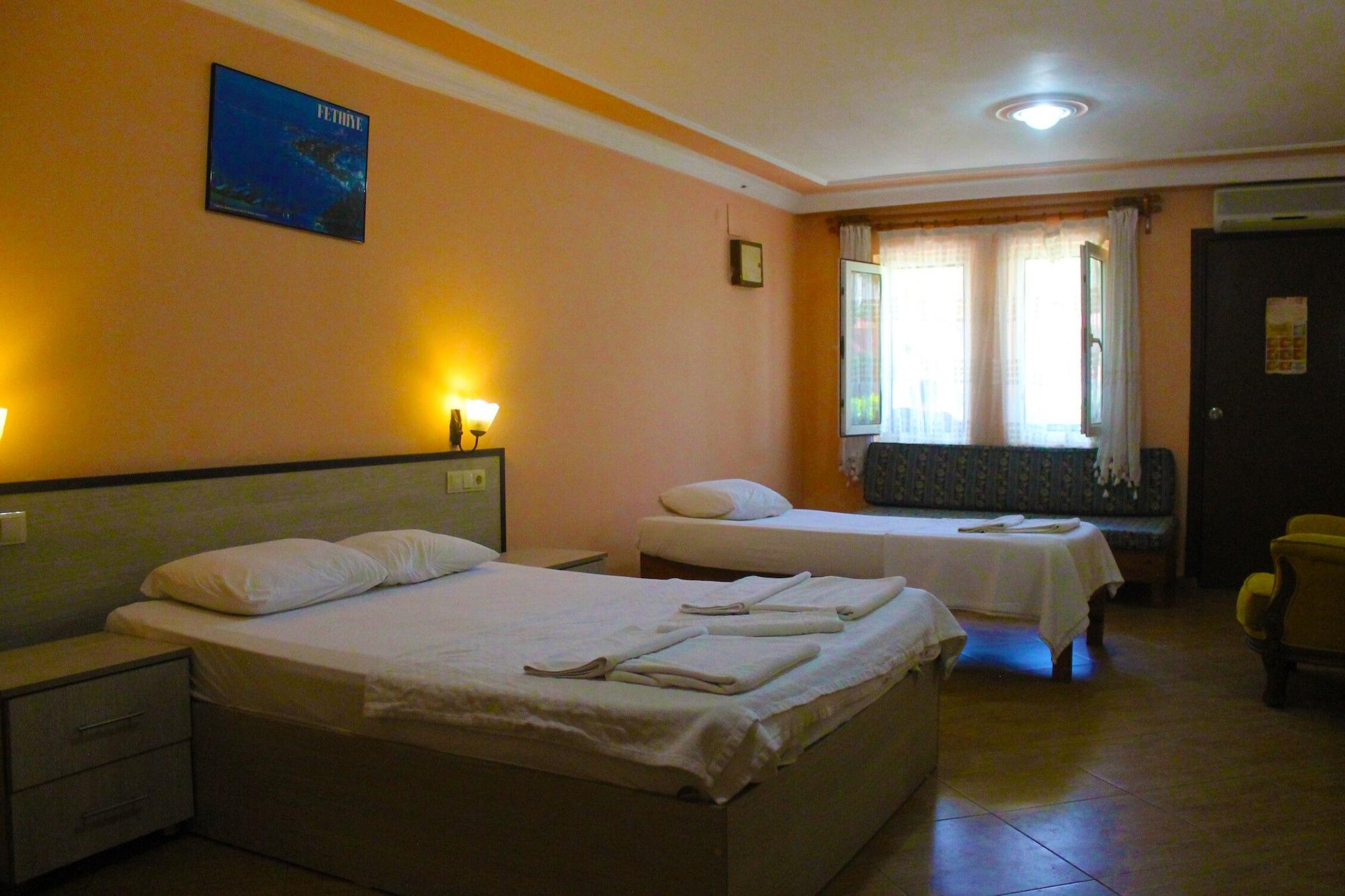Carmina Hotel