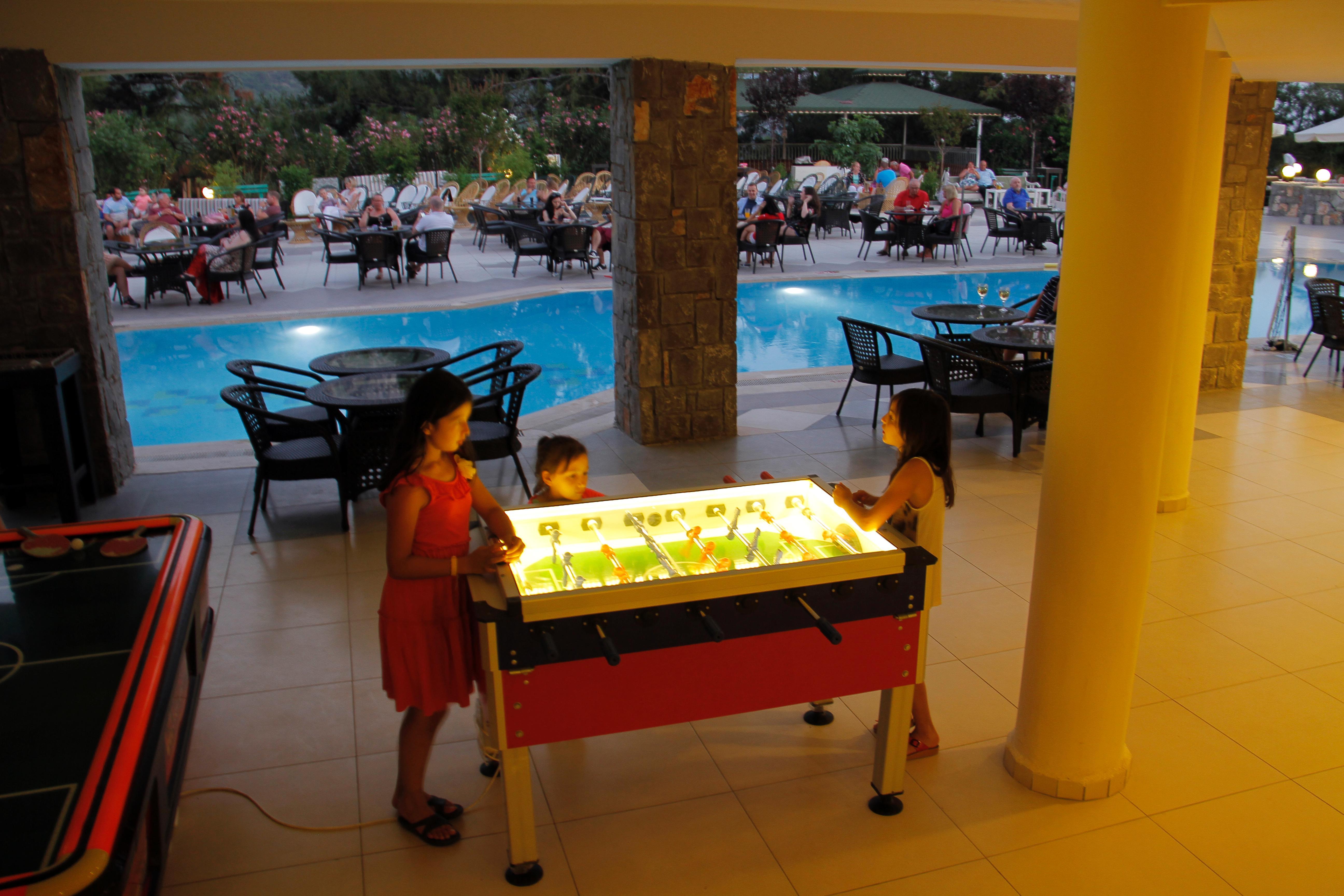 Hotel Nicholas Park 4*