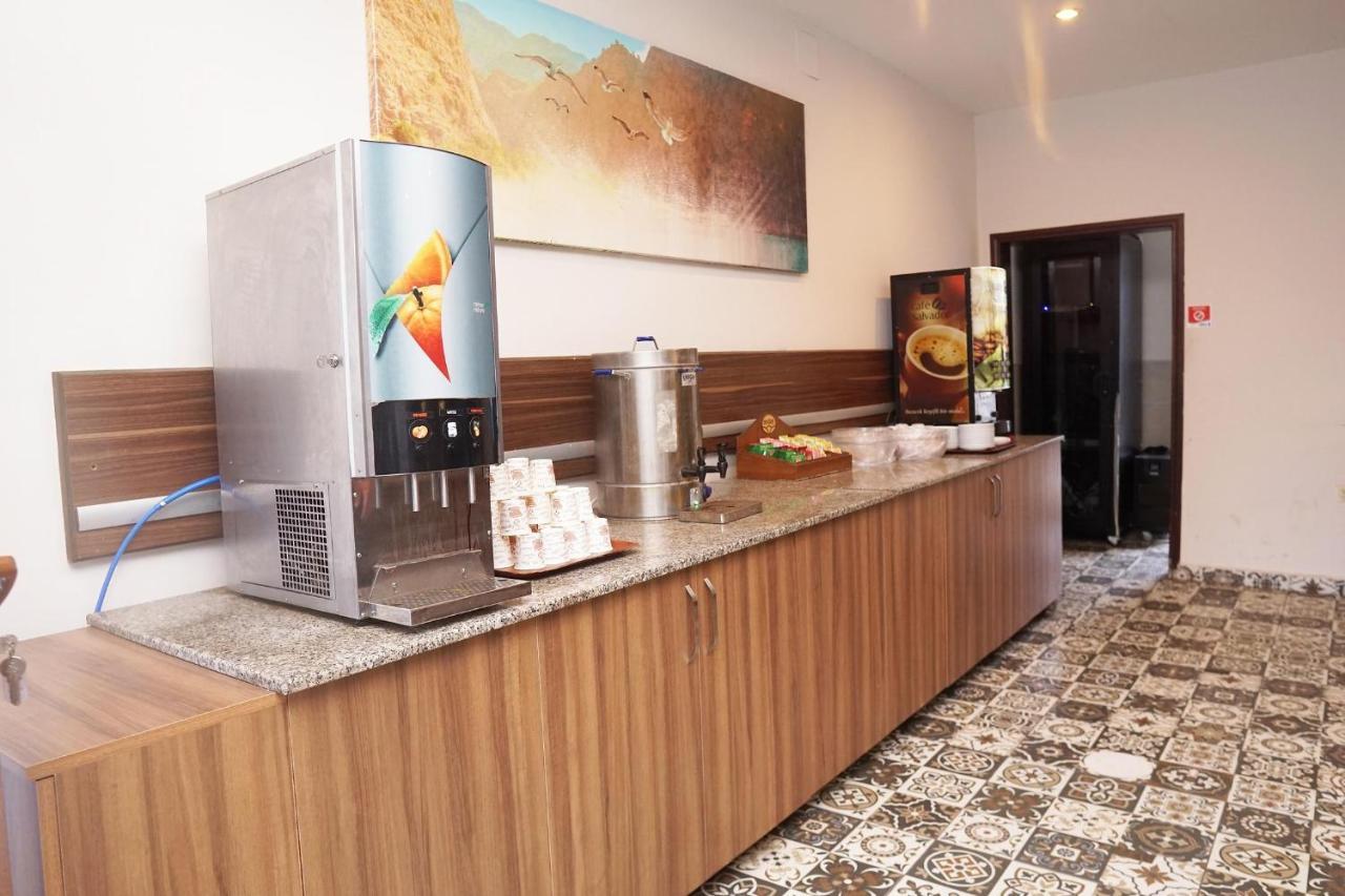 Otel Random By Lookbookholiday