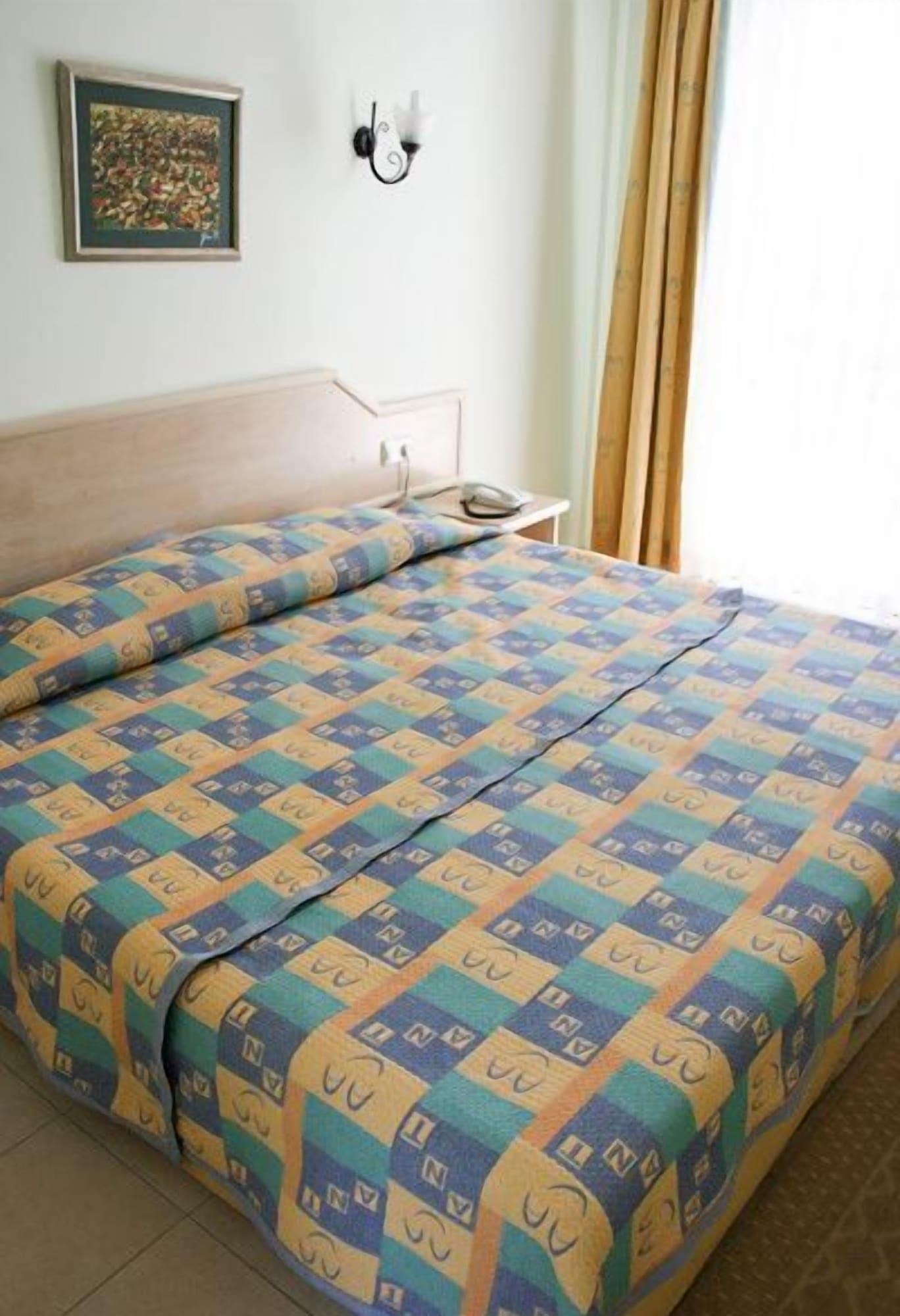 Ant Hotel 3*