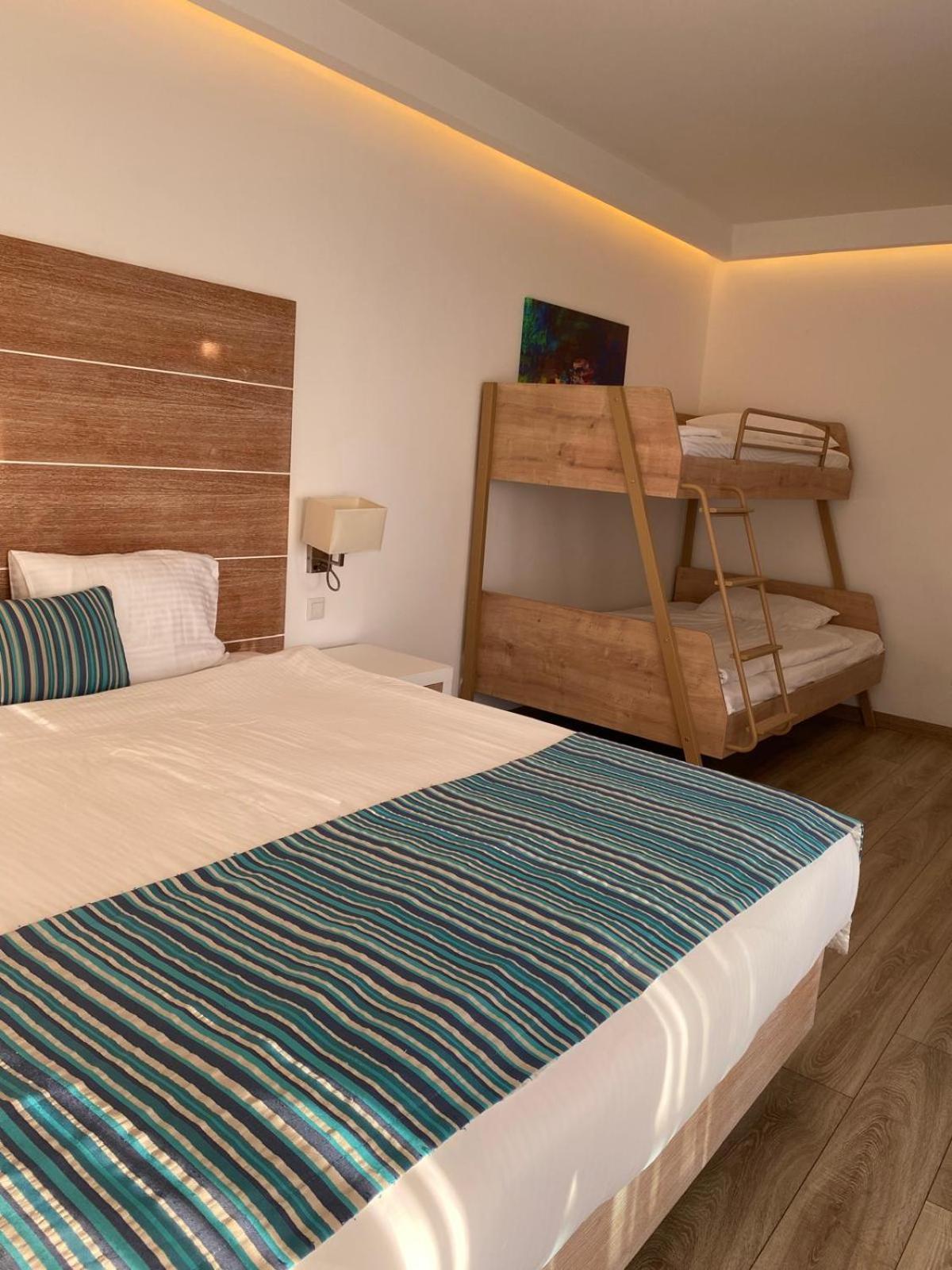 Garcia & Hotel 5*