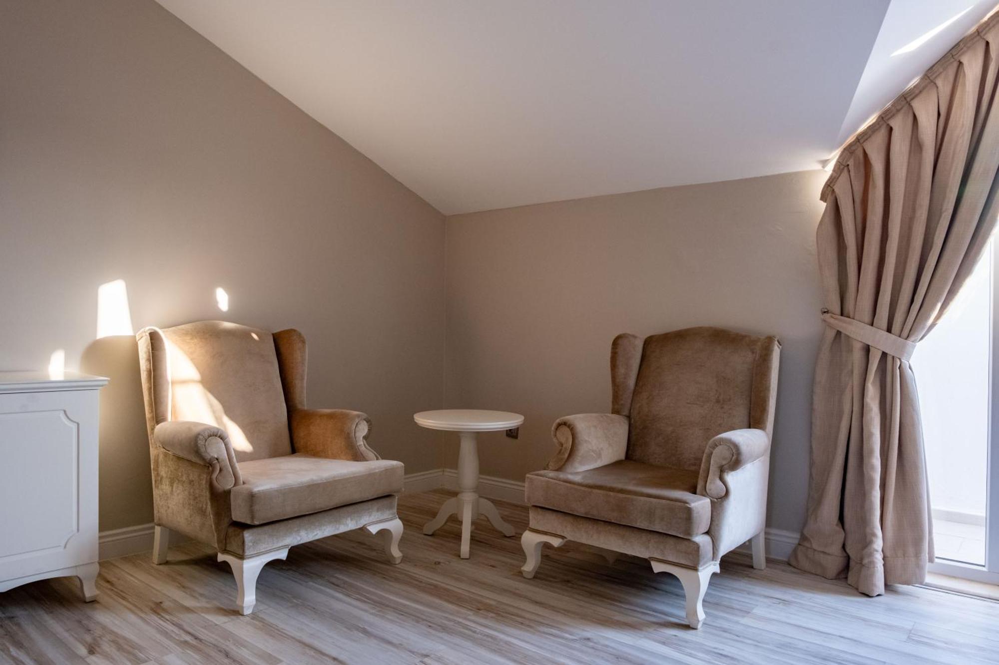 Pinehill Hotel&suites 3*