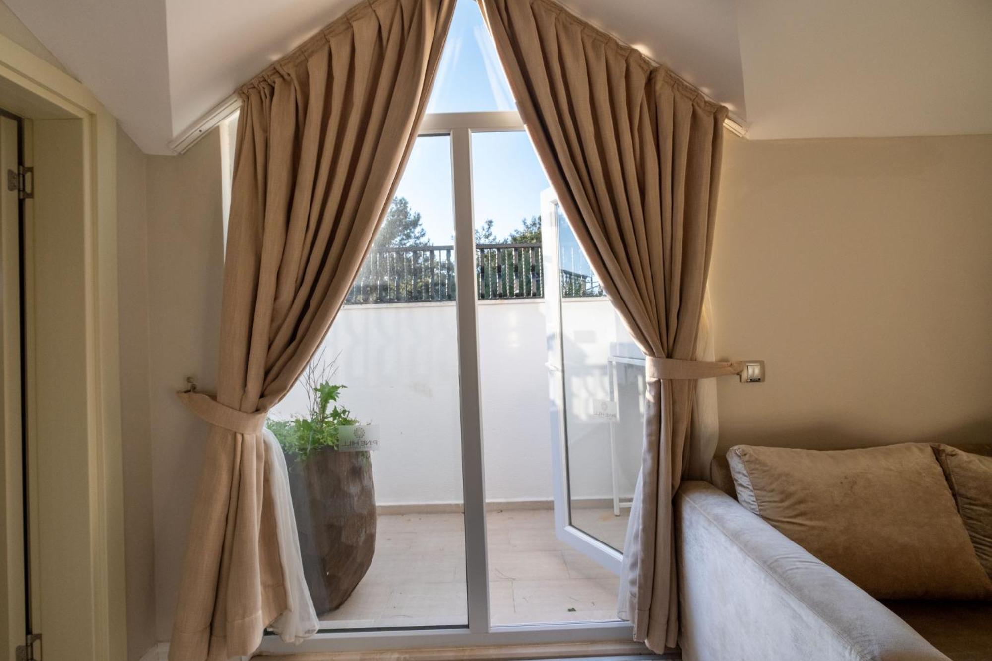 Pinehill Hotel&suites Hotel