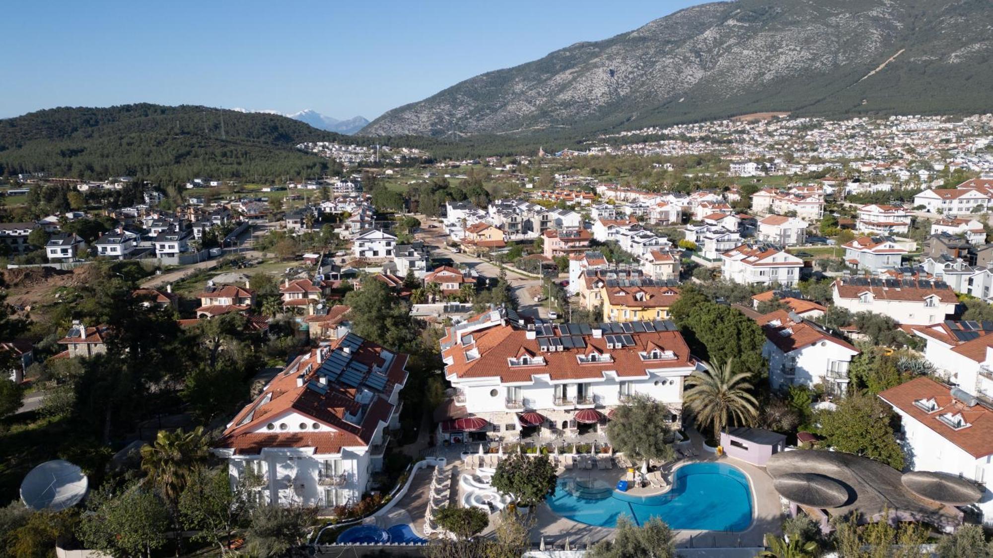 Pinehill Hotel&suites