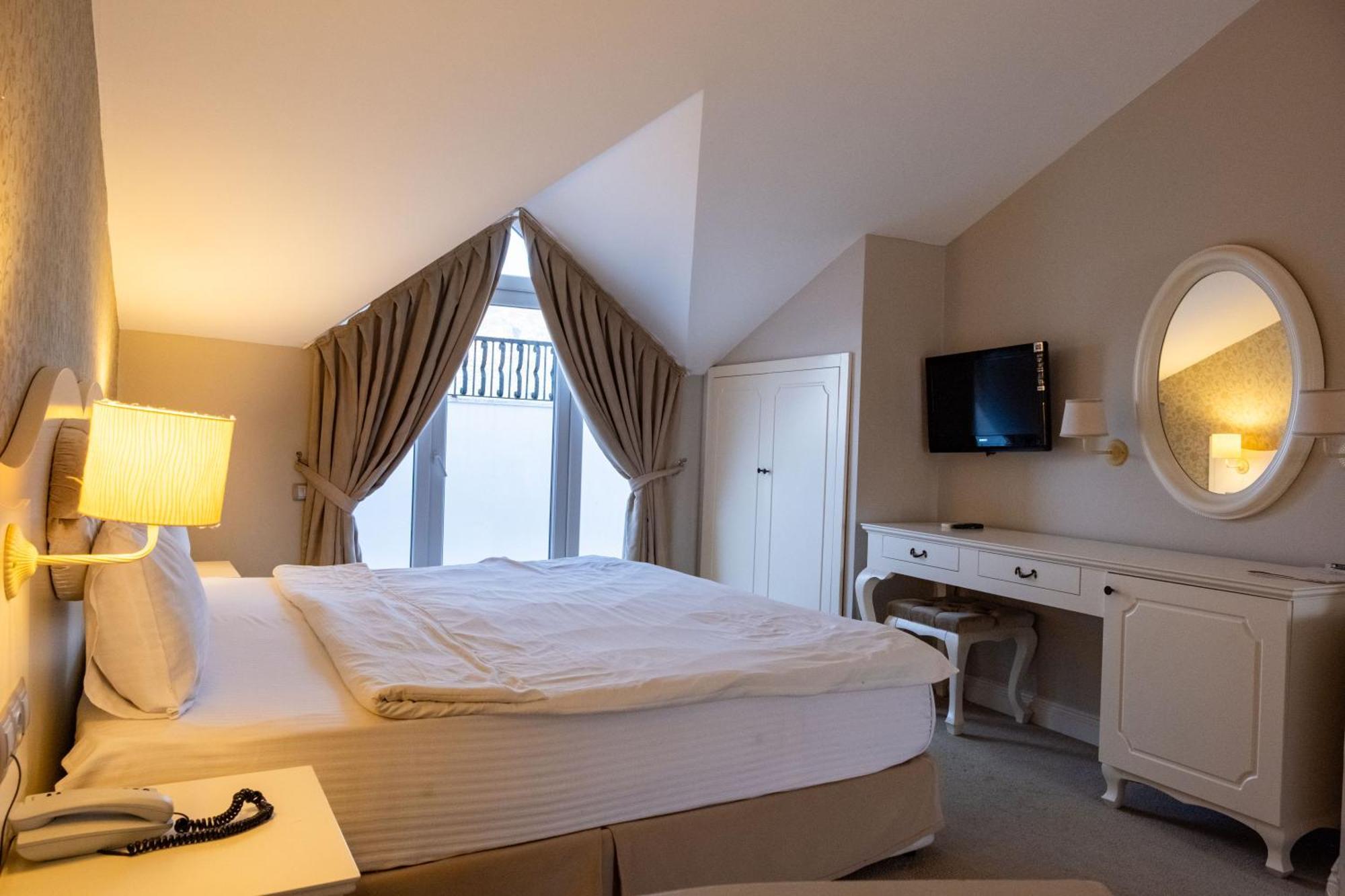 Pinehill Hotel&suites