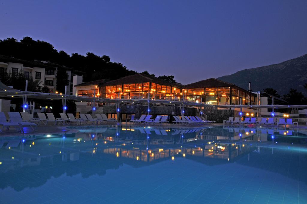 Nicholas Park Hotel 4*