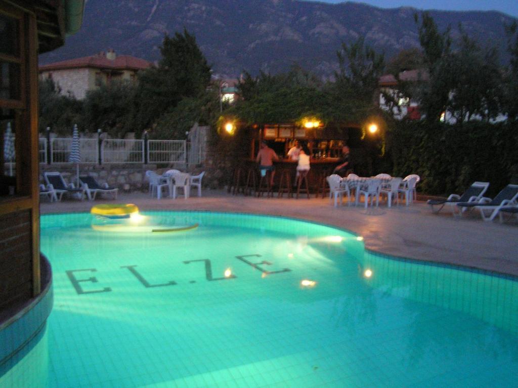 Elze 4*