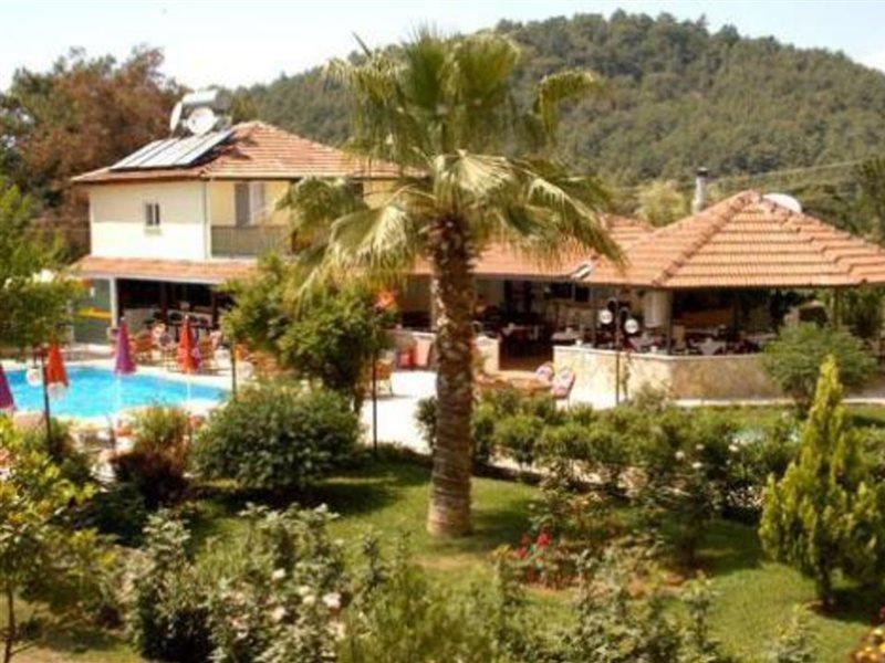 Carmina Hotel