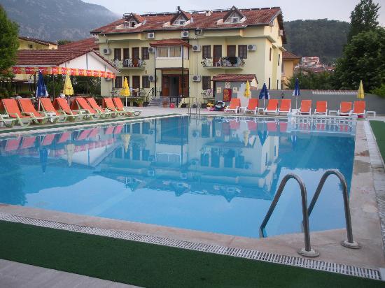 Hotel Carmina 3*