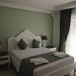 Montebello Deluxe Hotel