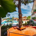 Sunshine Holiday Resort