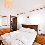 Villa Aka