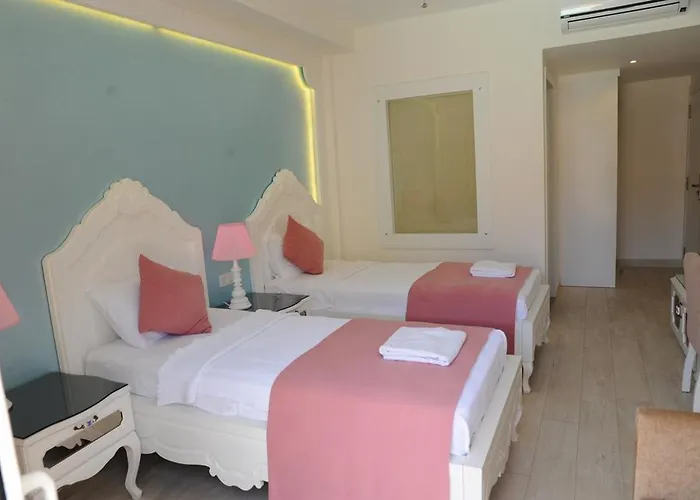 Montebello Deluxe Hotel