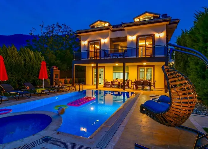 Blue - 4 Bedroom Holiday Villa In Hisaroenue
