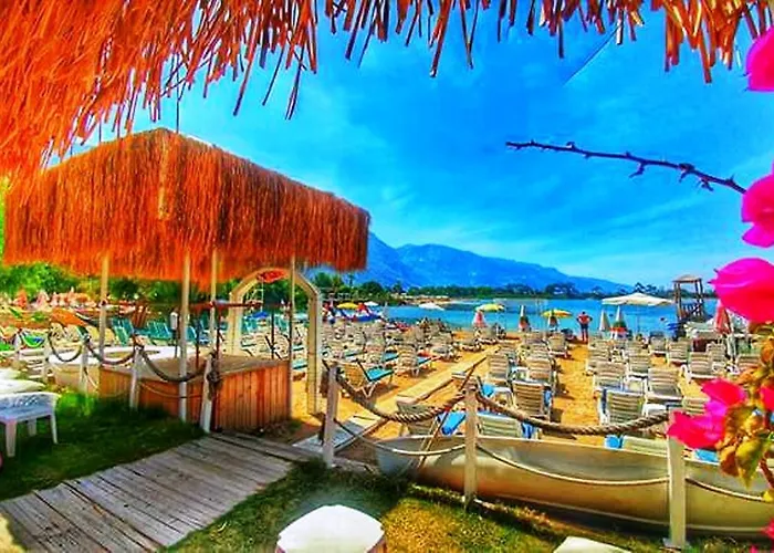 Golden Sand Beach Club & Caravan Holidays