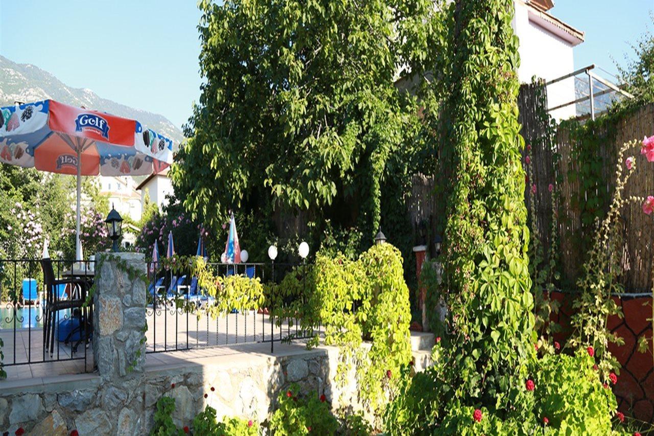 The Valley Hotel 2*