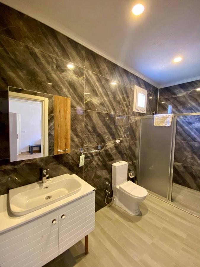 Yalcin & Hotel