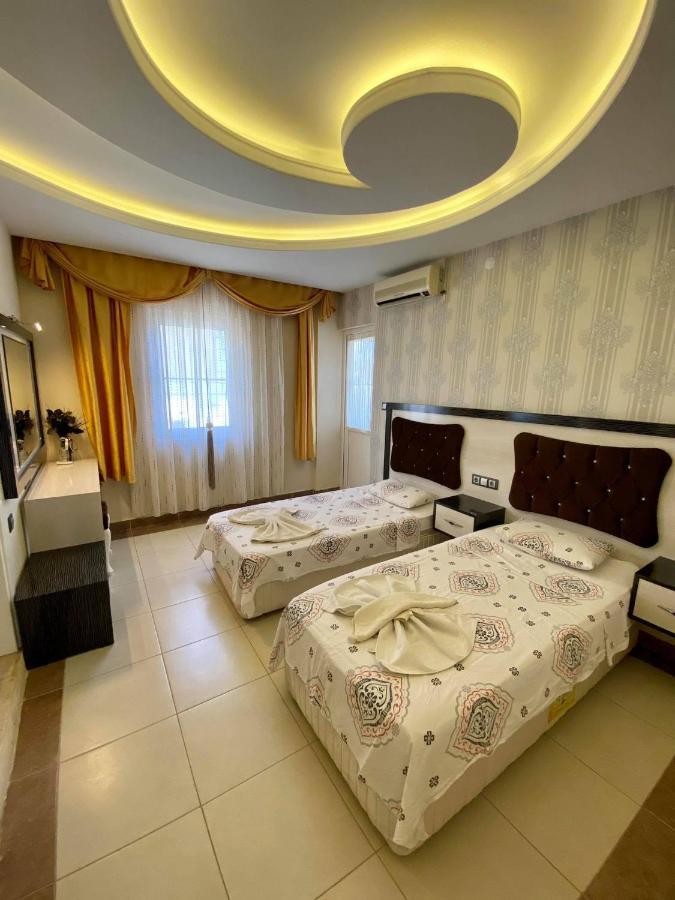 Yalcin & Hotel *