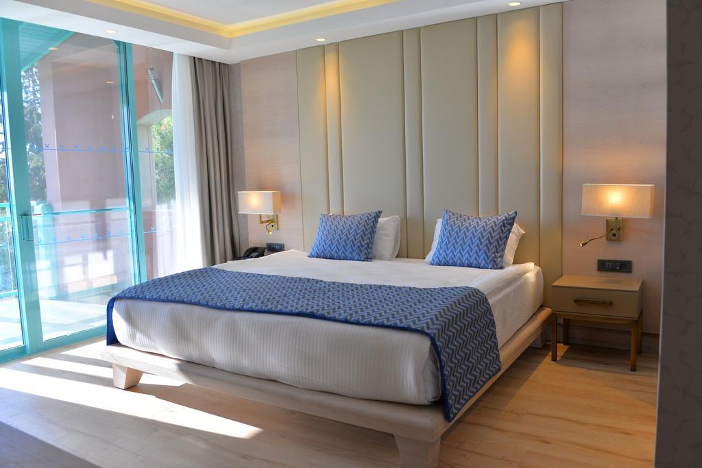Liberty Lykia Adults Only 5*