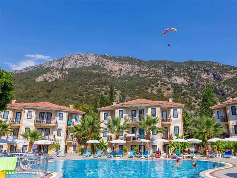 Random By Lookbookholiday Hotel 3*