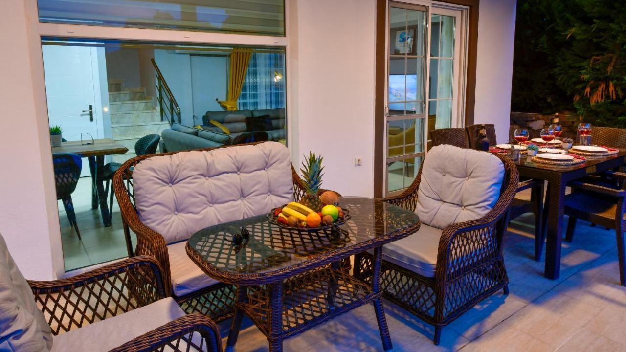 Villa Blue - 4 Bedroom In Hisaroenue *
