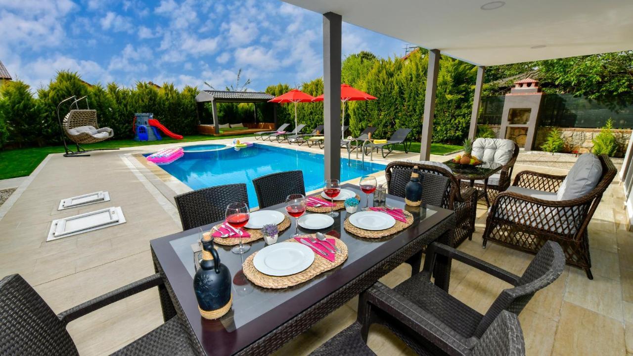 Blue - 4 Bedroom In Hisaroenue Villa