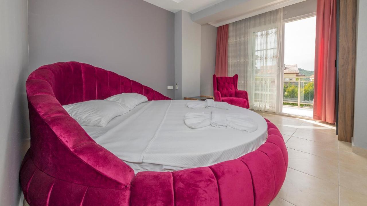 Villa Blue - 4 Bedroom In Hisaroenue