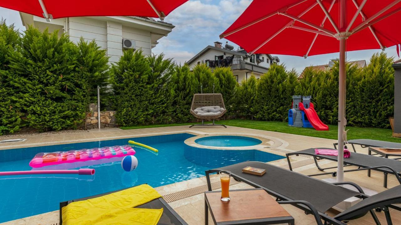 Blue - 4 Bedroom In Hisaroenue Villa