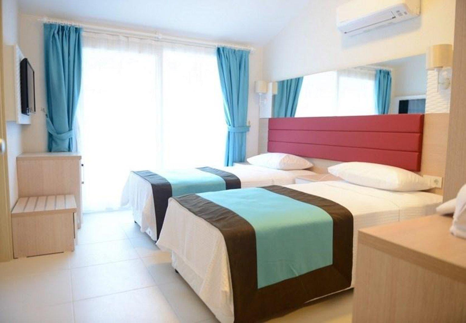 Random By Lookbookholiday Otel 3*