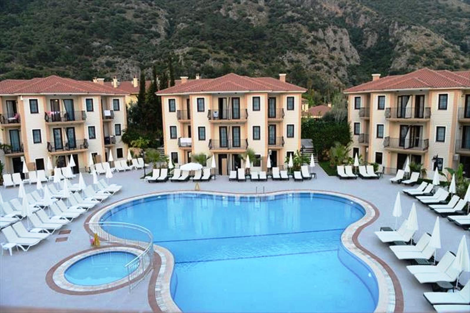 Hotel Random By Lookbookholiday 3*