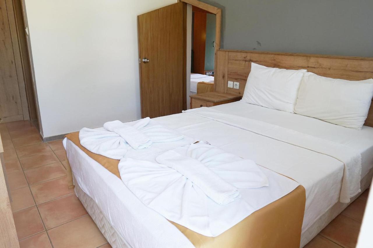 Hotel Random By Lookbookholiday 3*