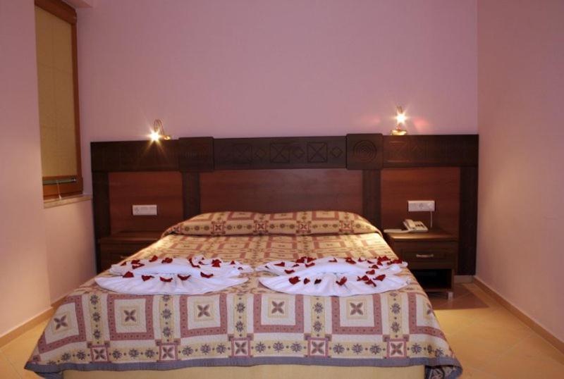 Random By Lookbookholiday Hotel 3*