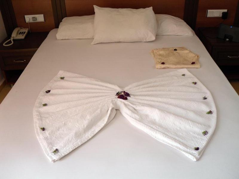 Hotel Random By Lookbookholiday