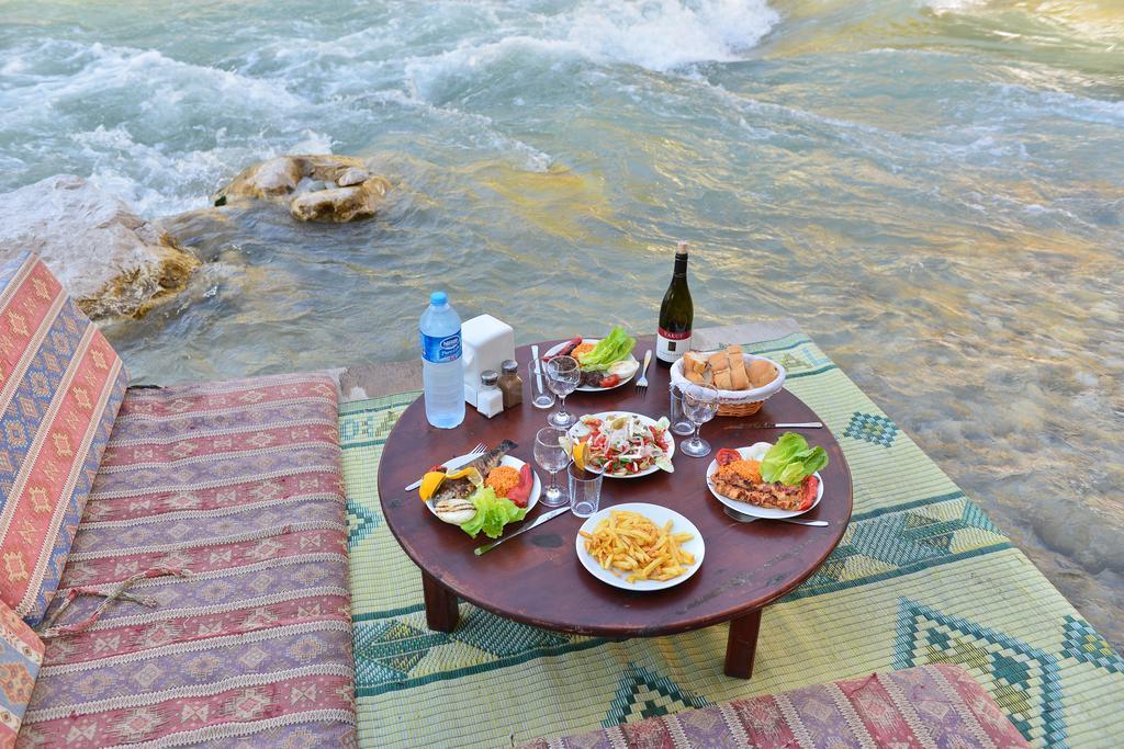 Hotel Gorge Club