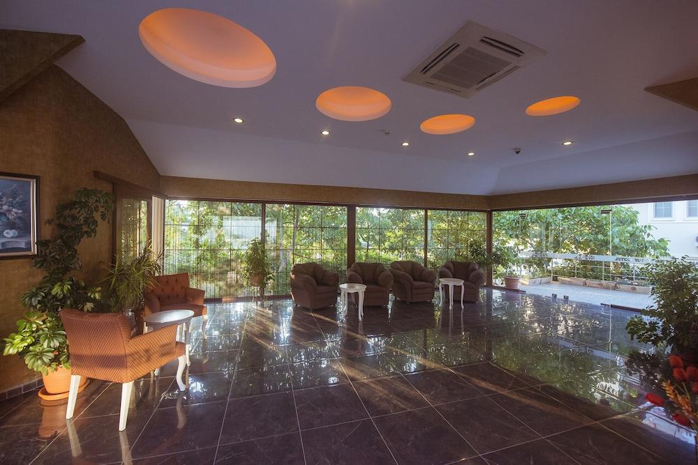 Deluxe Hotel 4*