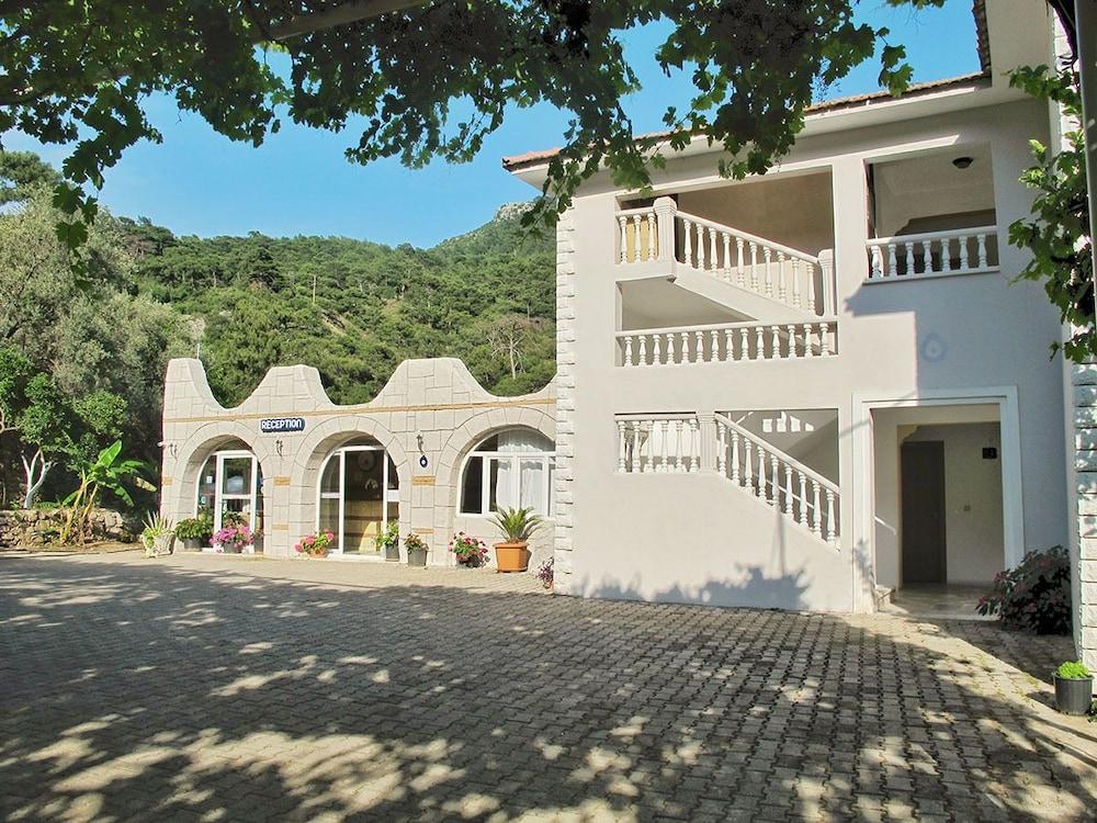 Manzara Hotel 2*