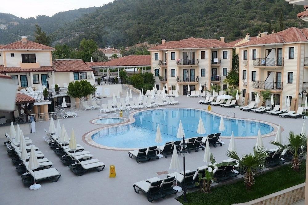 Random By Lookbookholiday Hotel 3*