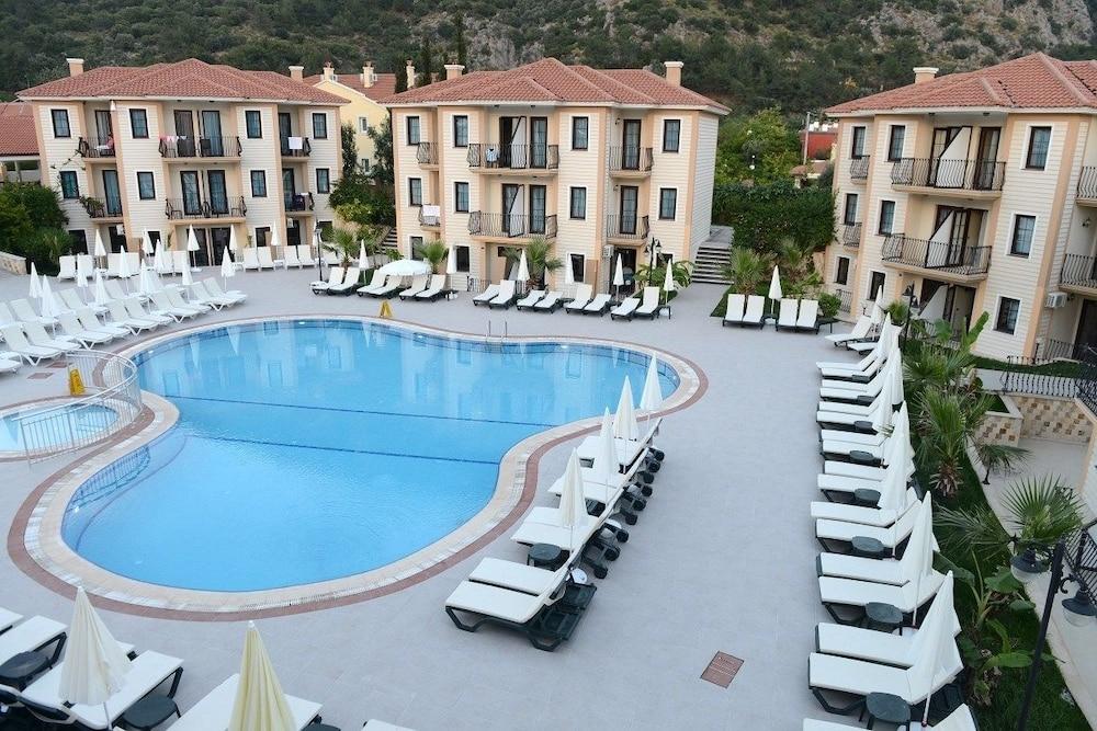 Random By Lookbookholiday Hotel 3*
