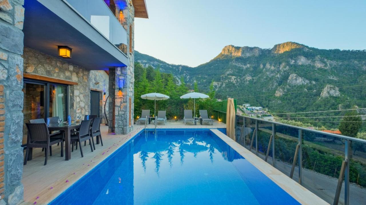 Targaryen Villa *