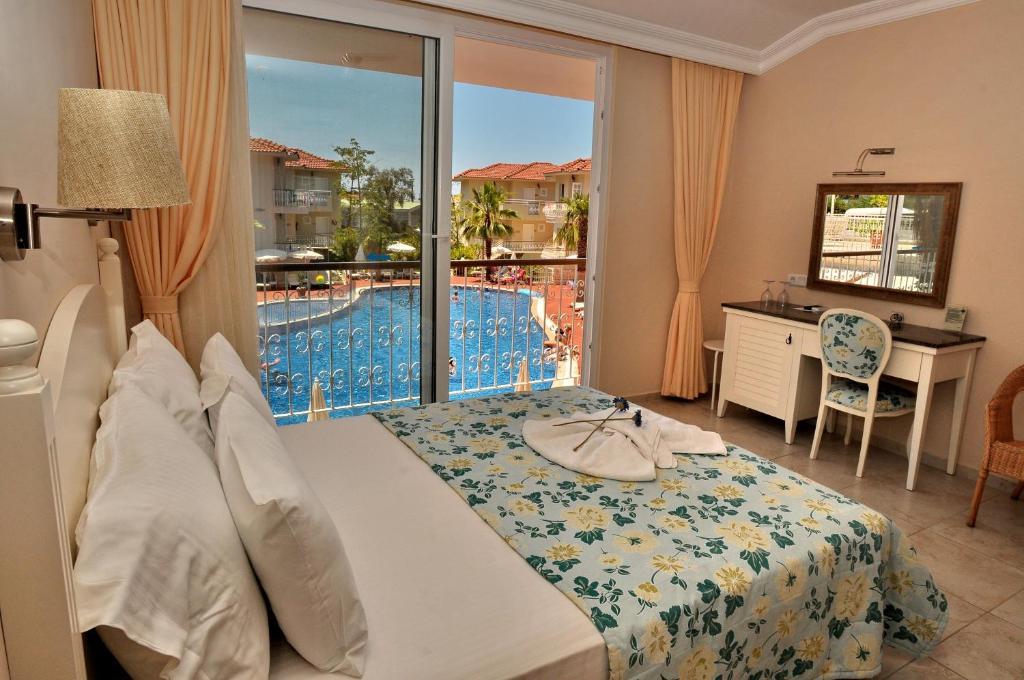 The Blue Lagoon Deluxe Hotel 3*