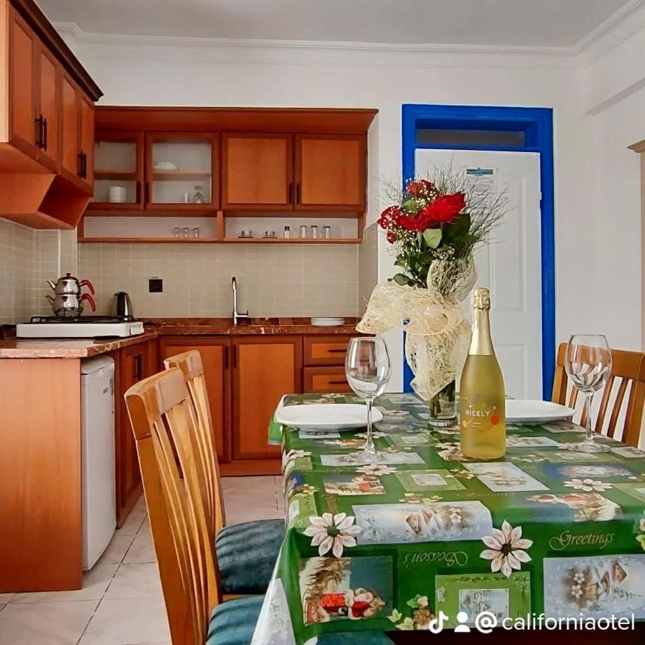 Apart Otel California 3*