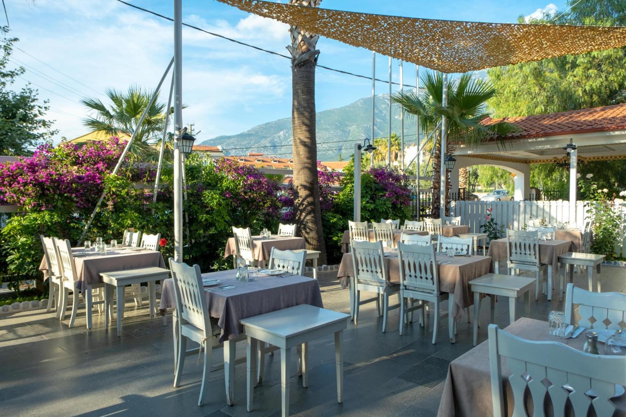 Hotel Sea Breeze Hotel&apartments 4*